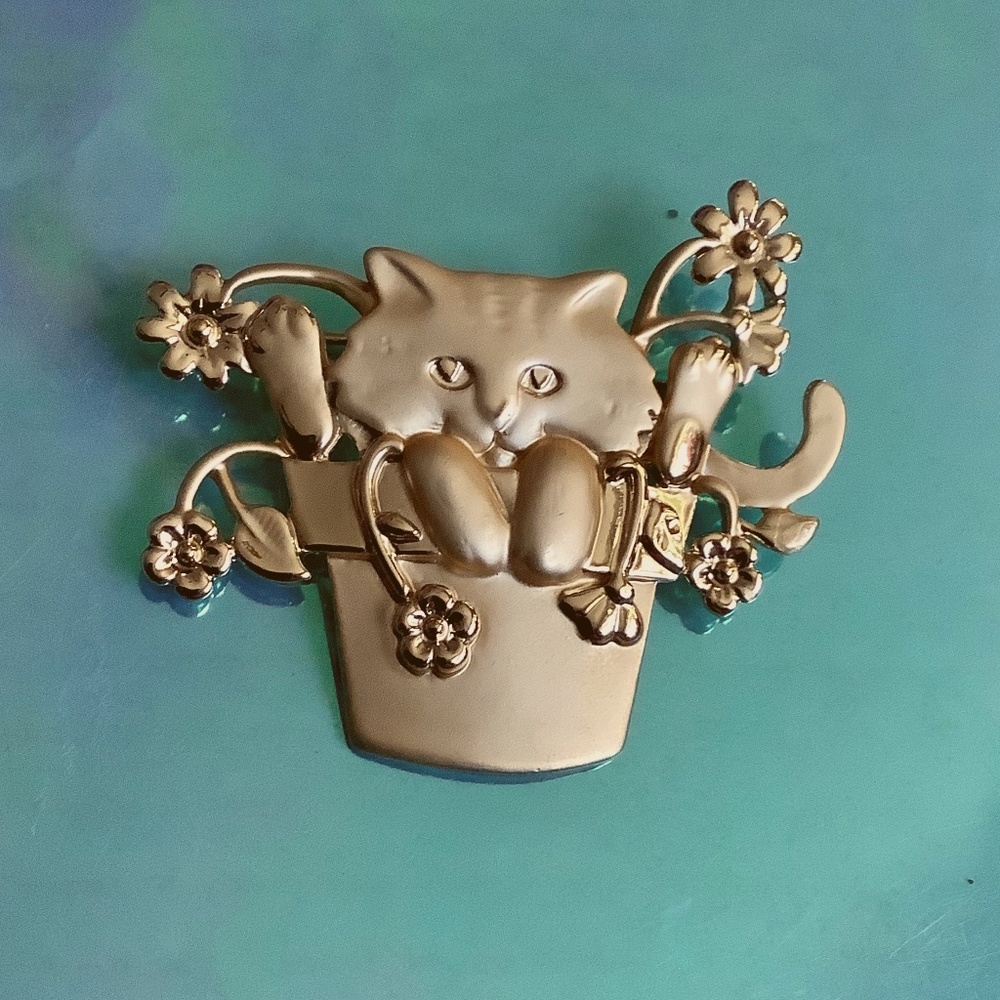 Vintage Cat Brooch Brushed Gold